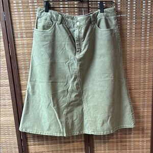 L.L. Bean Green A-Line Cargo Skirt Knee-Length